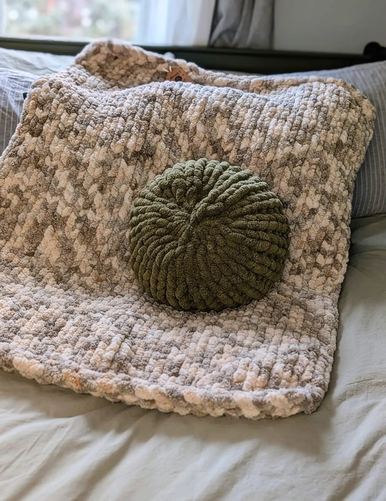 Foam Chunky Knit Blanket