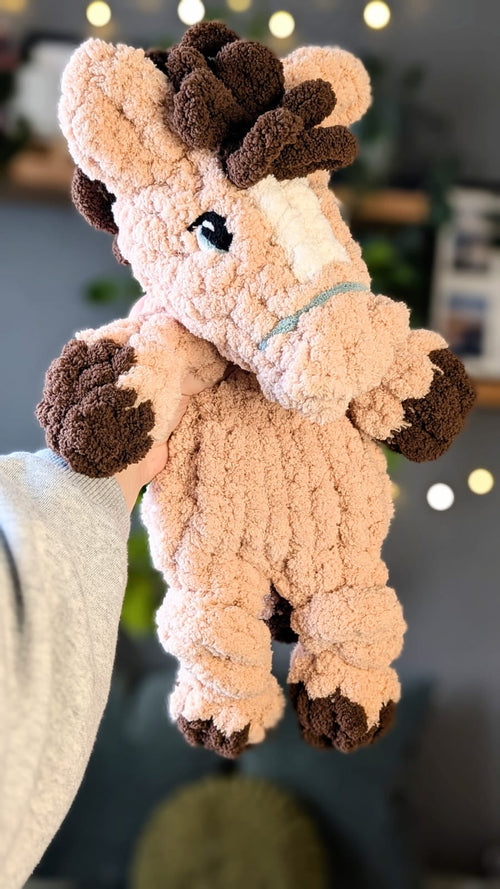 Chunk Knit Horse Snuggler