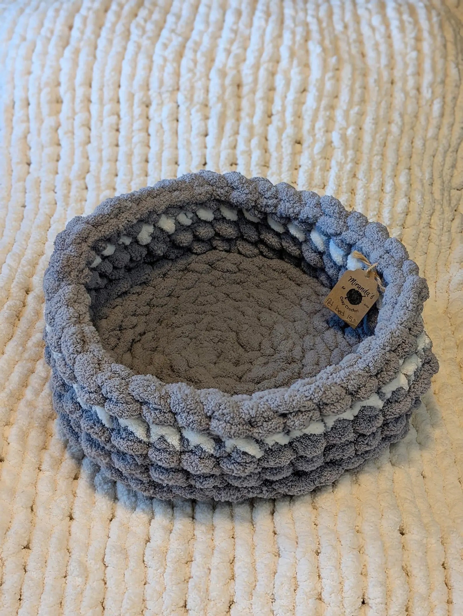 Gray/White Pet Bed 15”